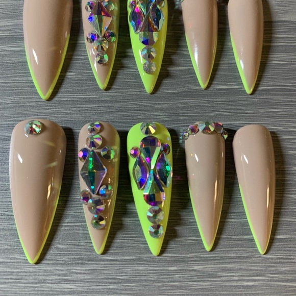 Handmade Luxury Press on Nails - Picture 4 of 10
